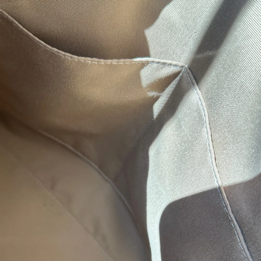 Coach Outlet Gallery Tote Bag in Ivory Chalk - Picture 8 of 12